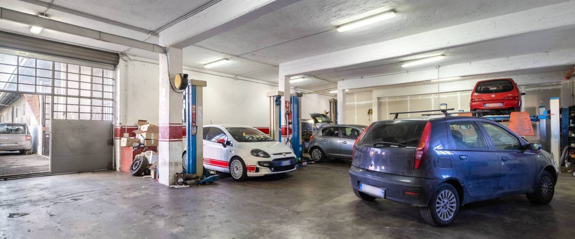 Capannone a reddito in posizione centrale