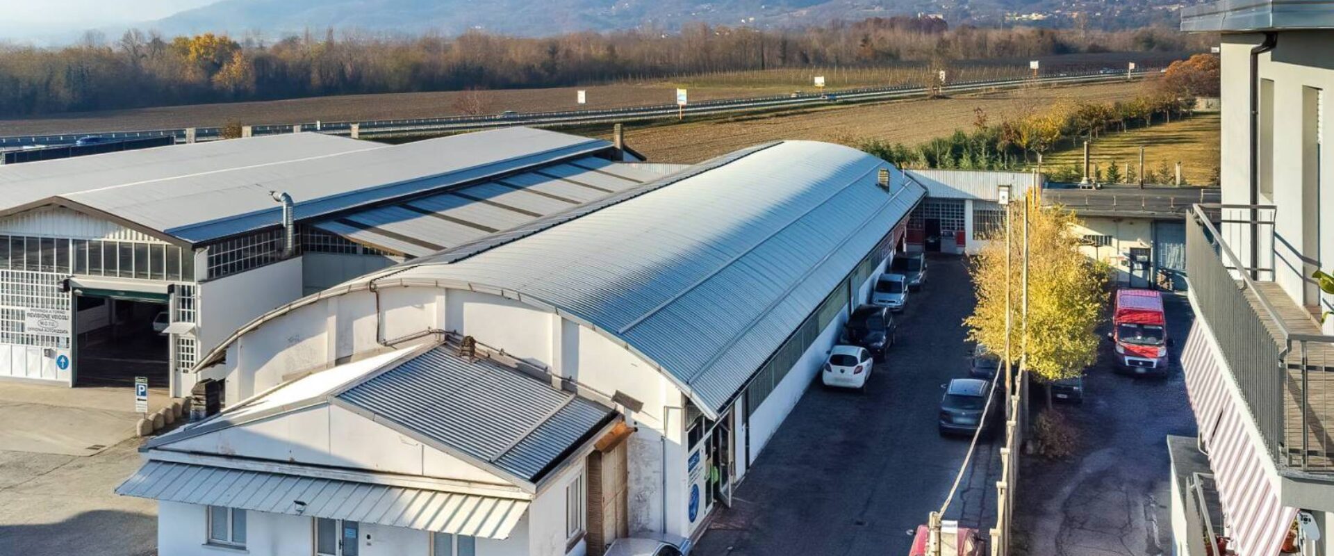 Capannone a reddito in posizione centrale