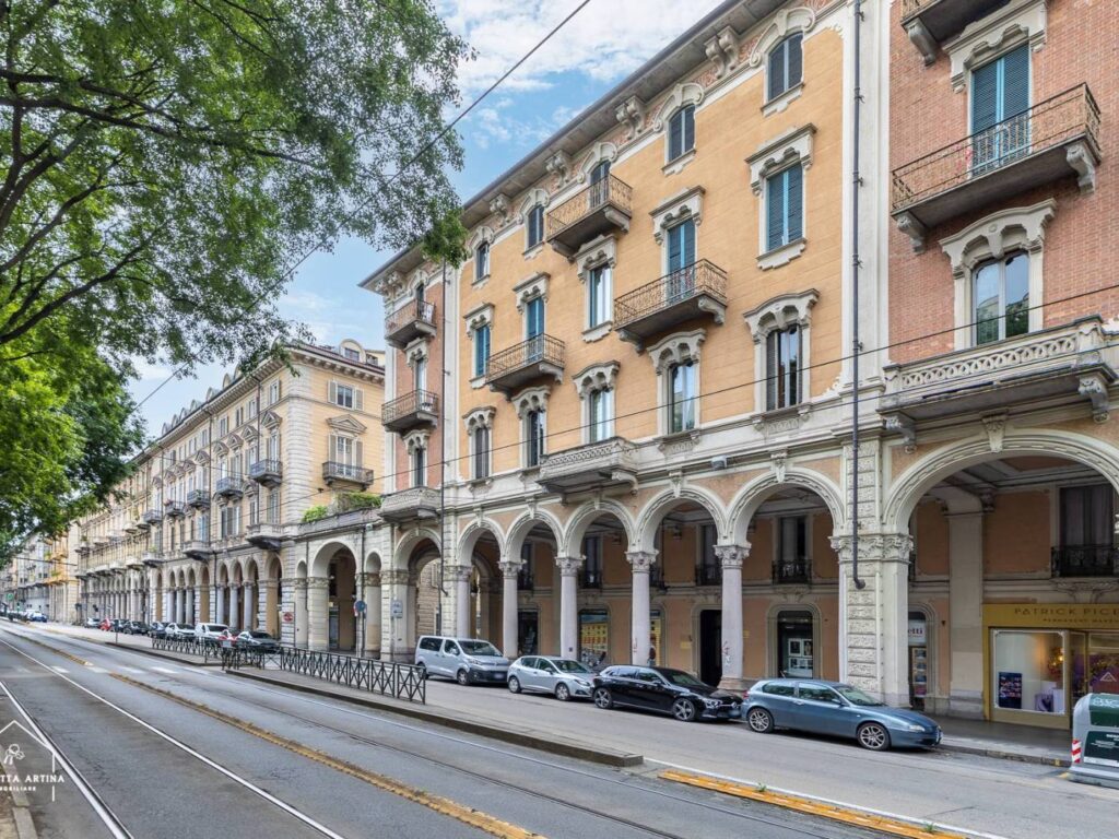 Ufficio signorile in zona centrale, stabile con portineria