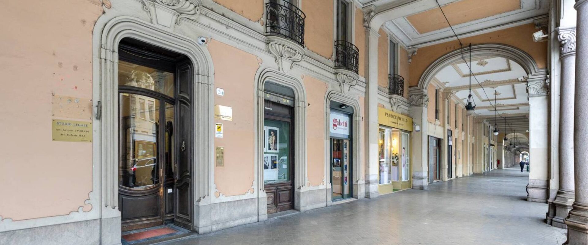 Ufficio signorile in zona centrale, stabile con portineria