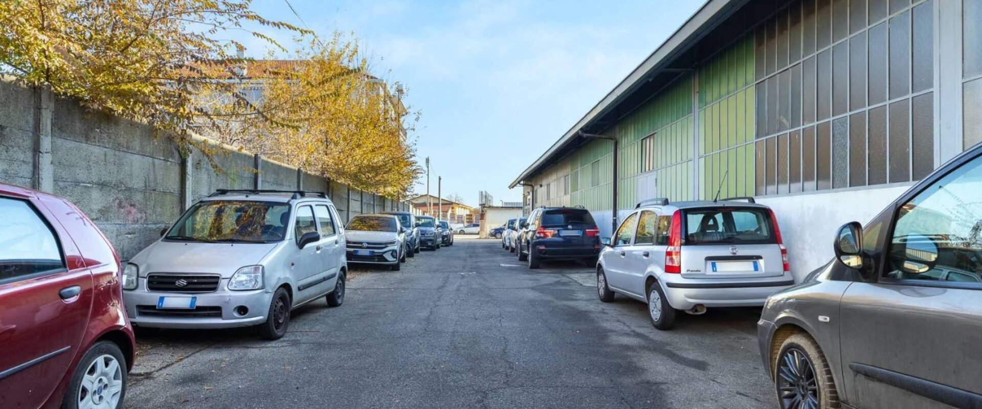 Capannone a reddito in posizione centrale