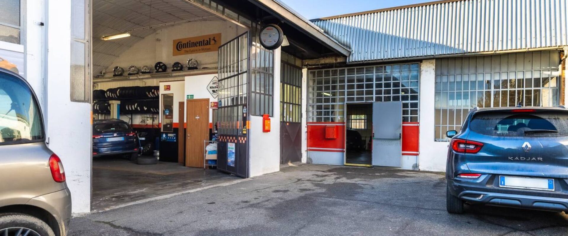 Capannone a reddito in posizione centrale