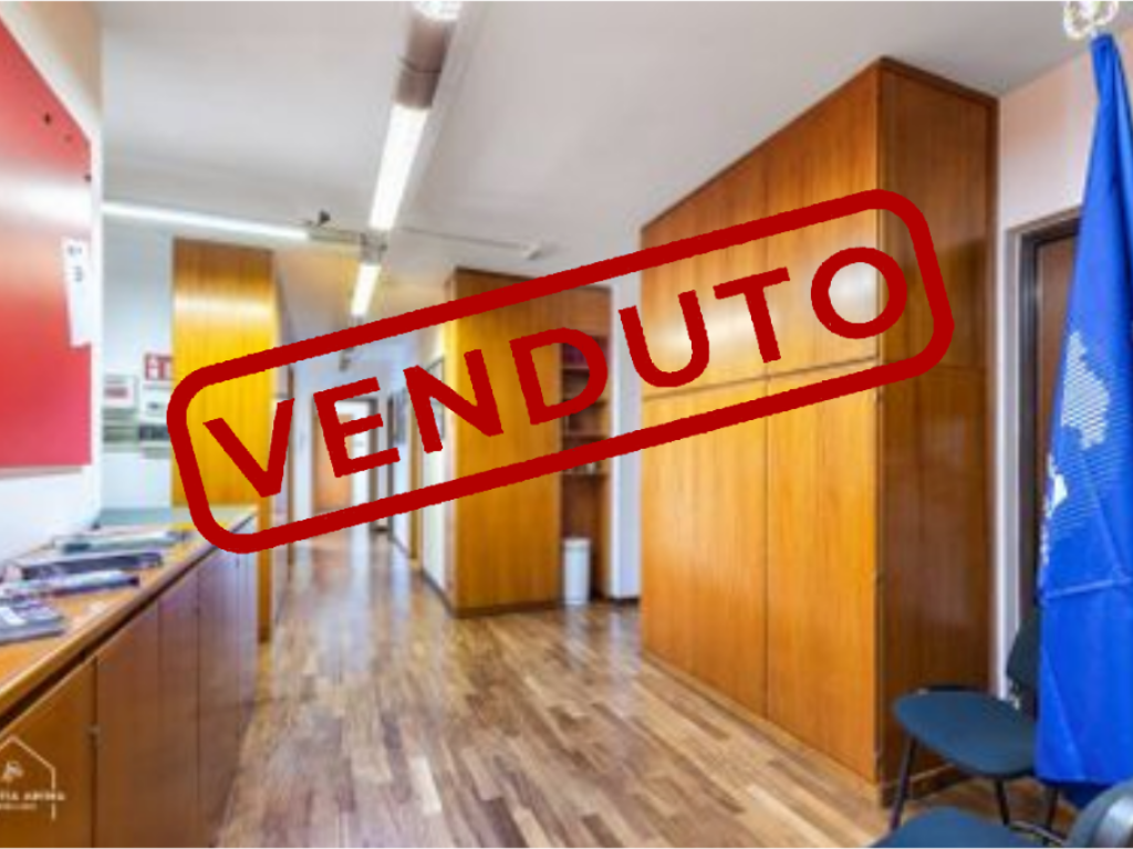Prestigioso ufficio con doppi ingressi, ascensore e box auto